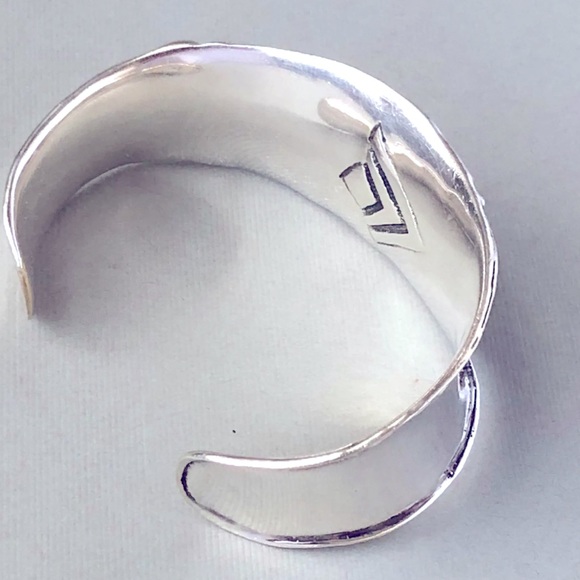 Silpada Vintage Solid Sterling Silver Filagree Edged Cuff Bracelet - Picture 6 of 7